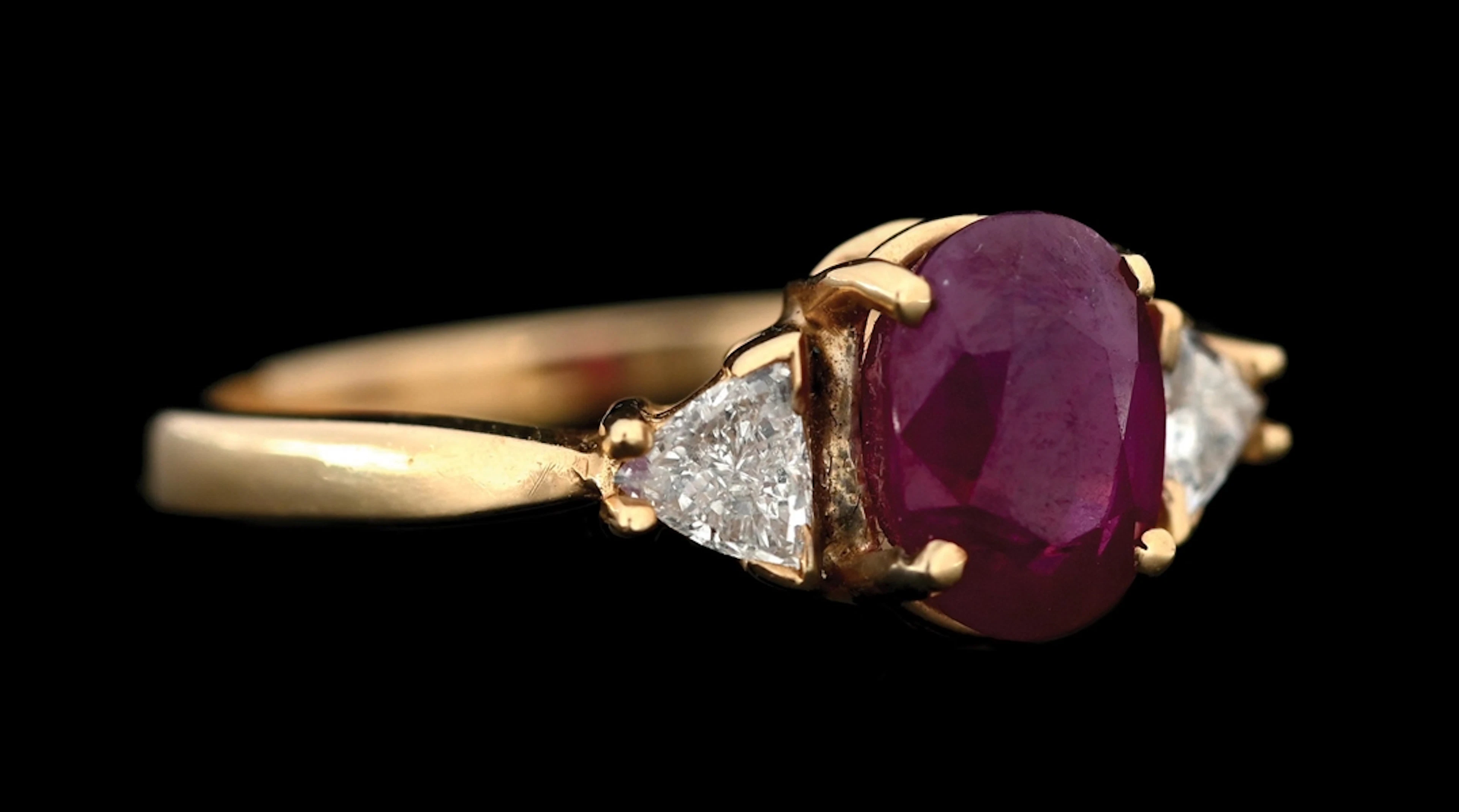 14K YELLOW GOLD RUBY & DIAMOND RING