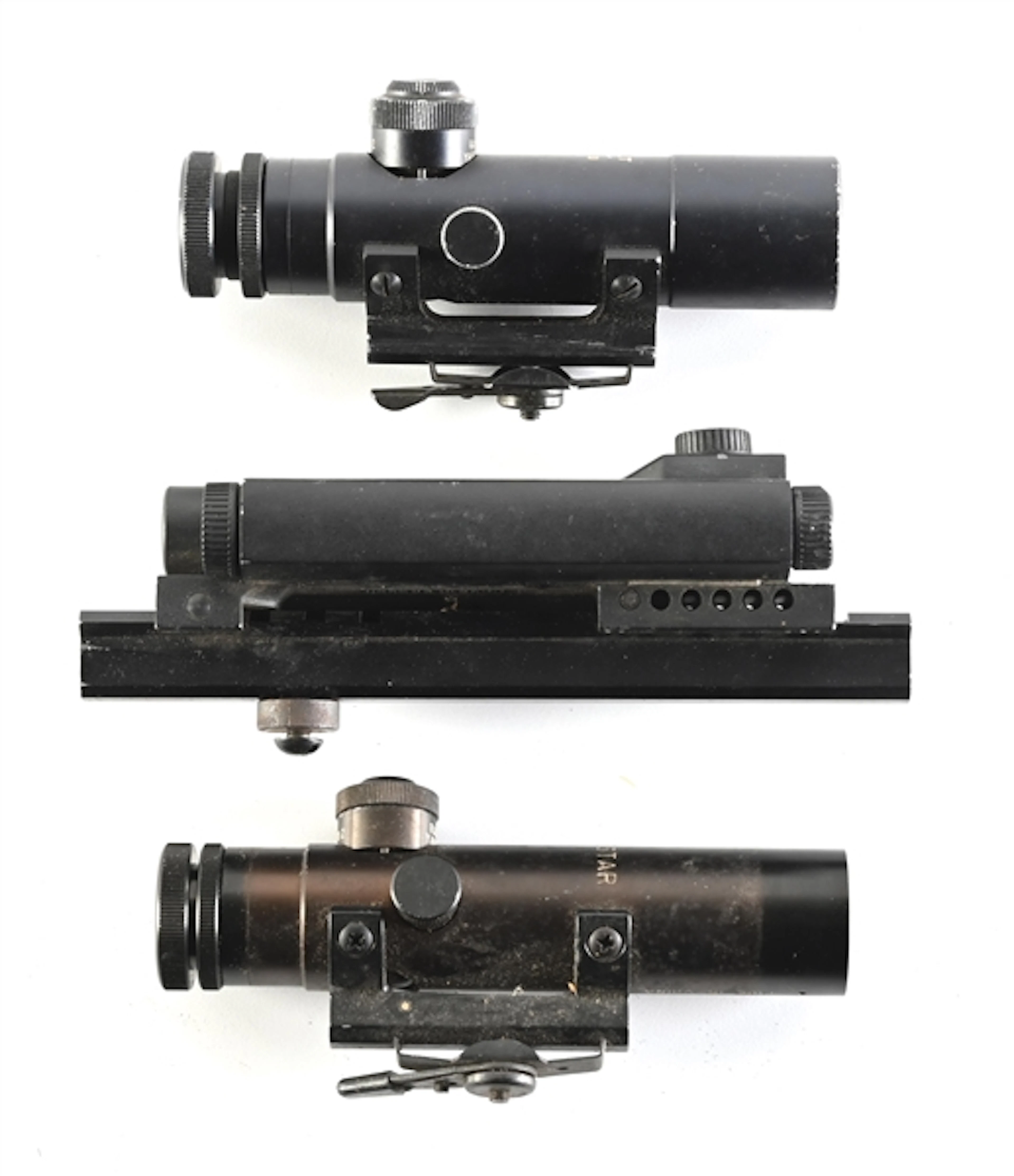 LOT OF 3: CARRY HANDLE MOUNTED COLT 3X, AIMPOINT 1003, AND RED STAR OPTICS.