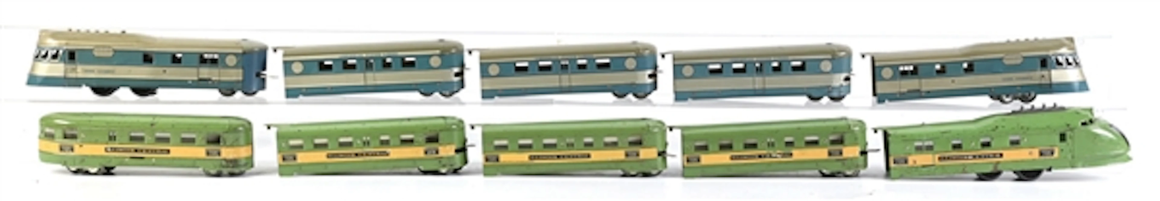 LOT OF 2: PRE-WAR AMERICAN FLYER O-GA. STREAMLINE PASSENGER SETS