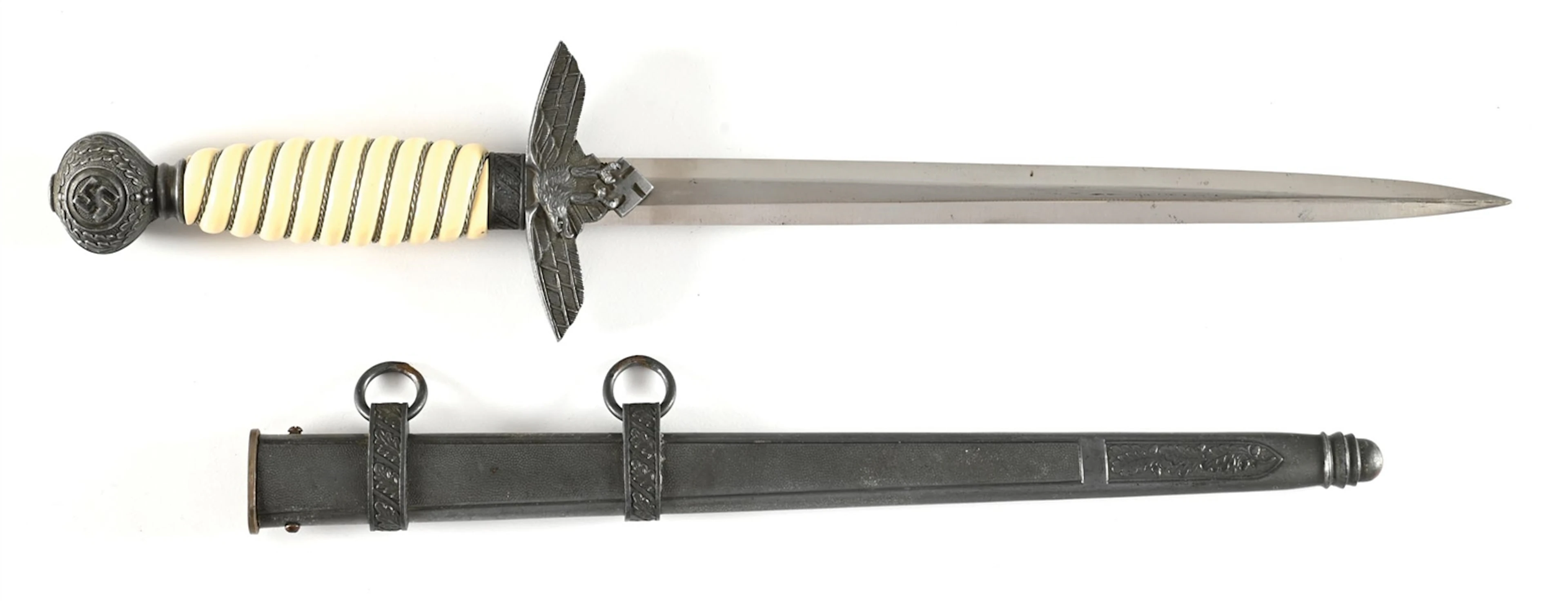 GERMAN WWII SECOND MODEL LUFTWAFFE DAGGER.