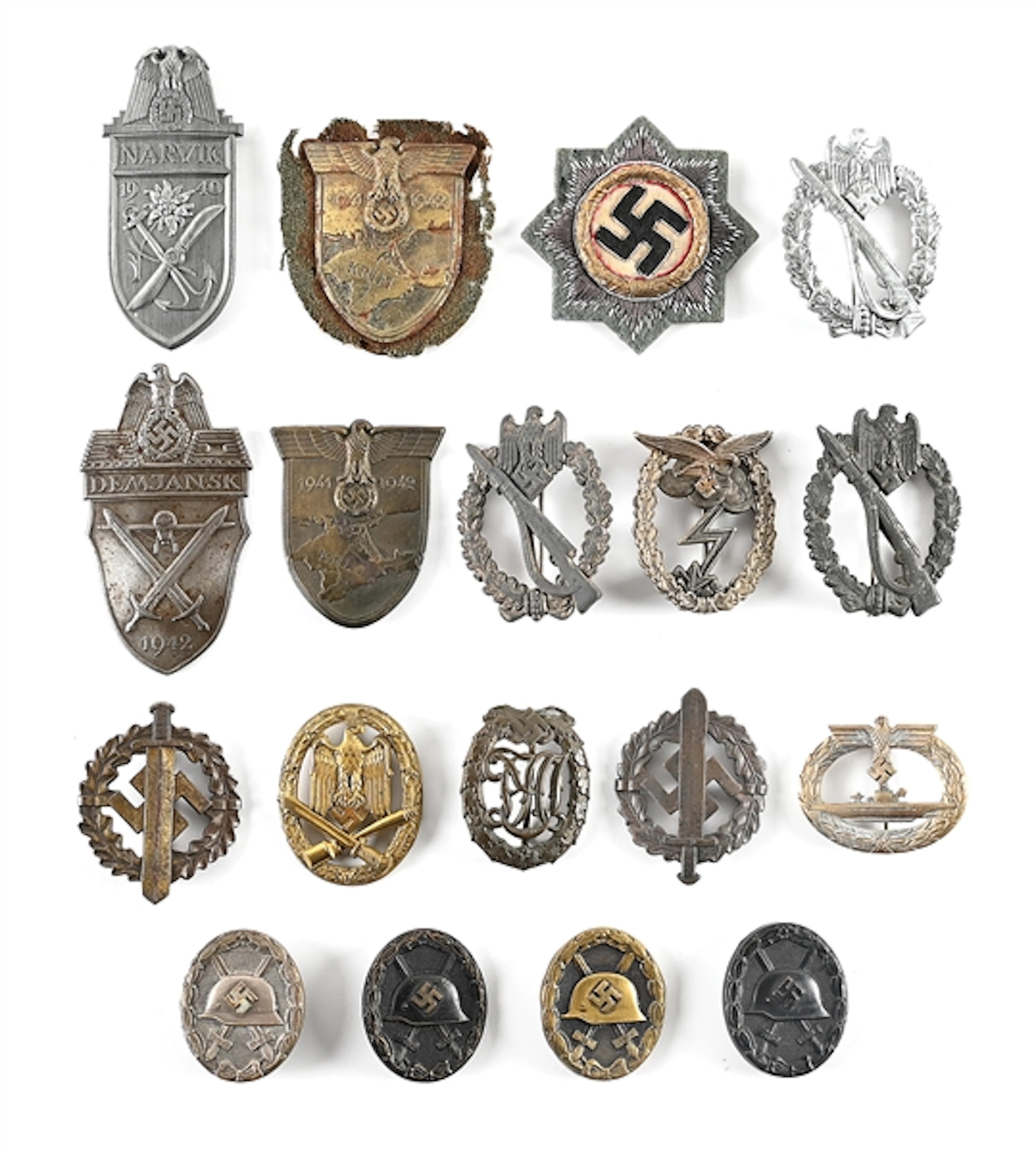 LOT OF GERMAN WWII BADGES AND AWARDS.
