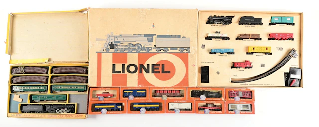 LOT OF 12: LIONEL & AMERICAN FLYER HO-GA. MODEL TRAIN SETS & ASSORTED CARS