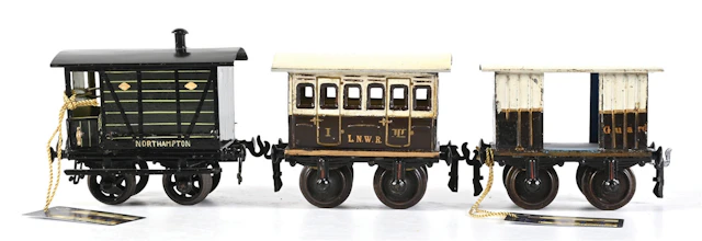 LOT OF 3: MARKLIN TINPLATE 4-WHEEL FREIGHT AND PASSENGER CARS
