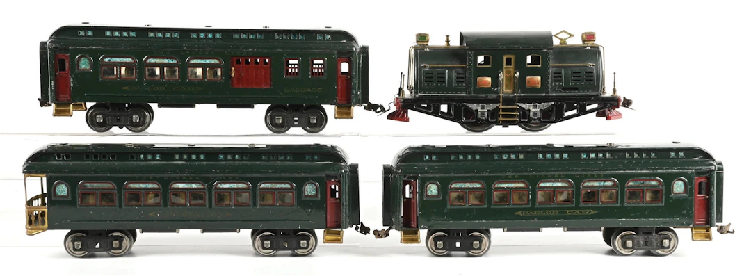 LOT OF 4: DARK GREEN LIONEL LOCO 380E WITH PARLOR AND OBSERVATION CARS