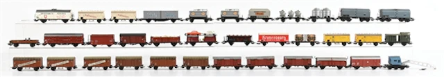 LARGE LOT OF 35: MARKLIN HO-GA. ASSORTED TRAIN FREIGHT CARS