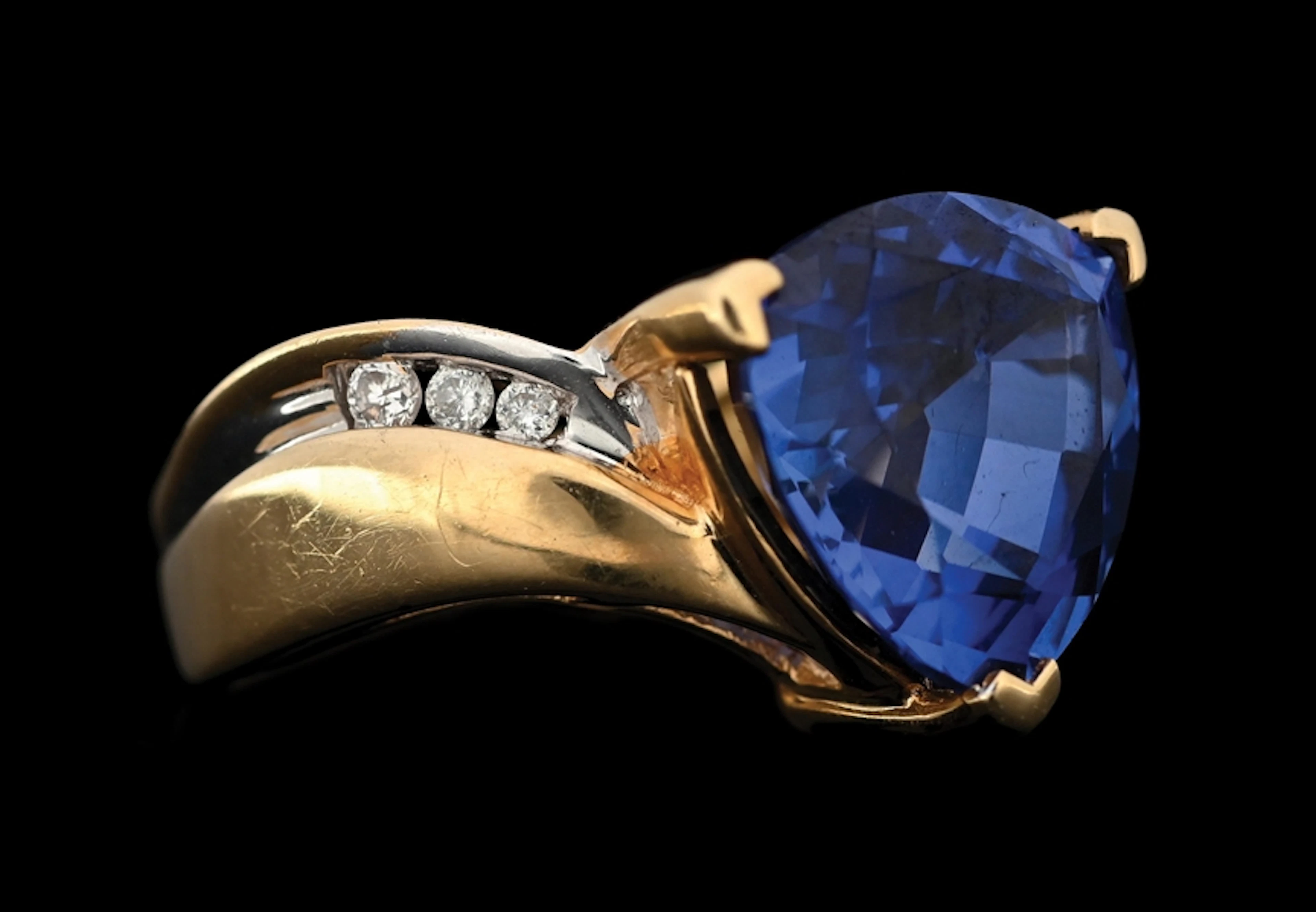 14K YELLOW GOLD 5CT TANZANITE & DIAMOND RING