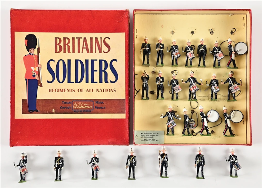 W. BRITAINS NO. 2115 ROYAL MARINES DRUMS & BUGLES 24-PIECE ASSORTMENT W/ BOX