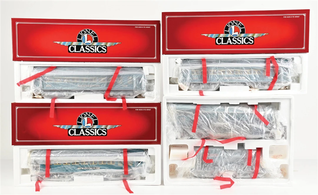 LOT OF 2: LIONEL CLASSICS 400-E BLUE COMET STEAM LOCOMOTIVE AND PASSENGER CARS
