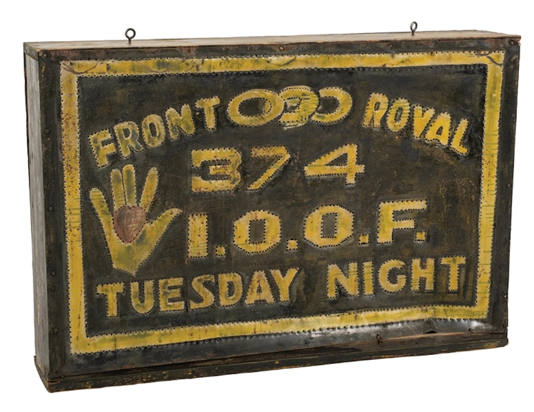 FRONT ROVAL LIGHTED SIGN
