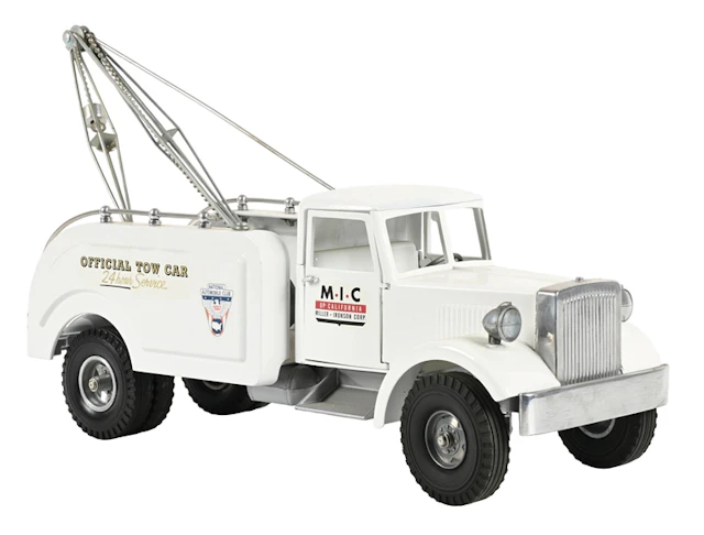 SMITH MILLER MIC WHITE TOW TRUCK (RESTORED)