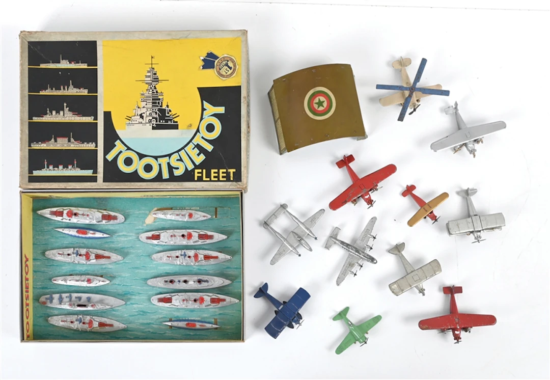 LOT OF 13: TOOTSIETOY DIECAST FLEET WITH ORIG. BOX AND AIRPORT W/ AIRPLANES