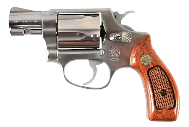 (C) SMITH & WESSON MODEL 60 CHIEF'S SPECIAL DOUBLE ACTION REVOLVER WITH BOX