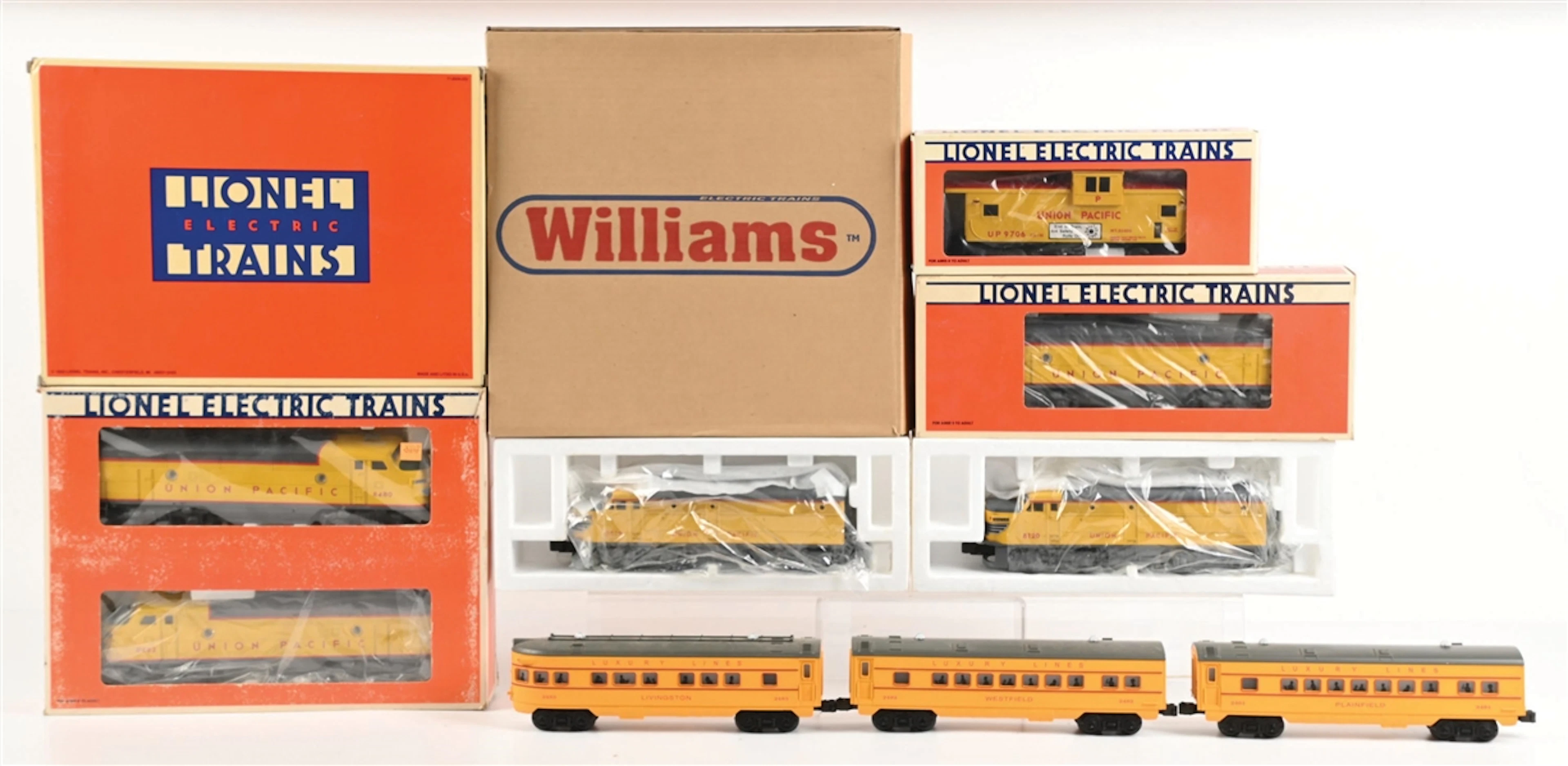LOT OF 8: LIONEL LOCOMOTIVES & FREIGHT CARS