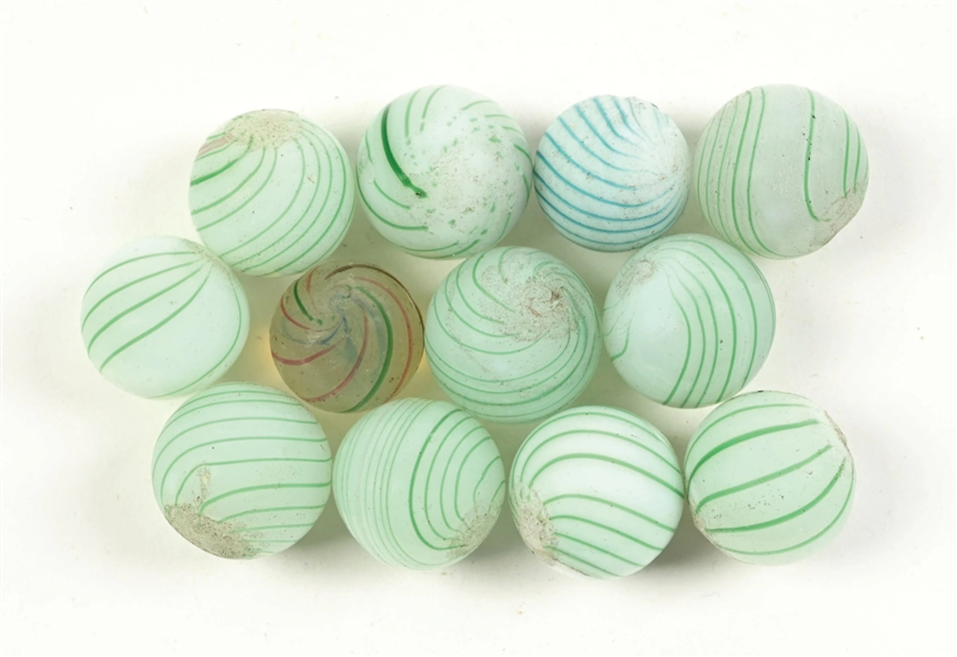 LARGE LOT OF GREEN CLAMBROTH MARBLES
