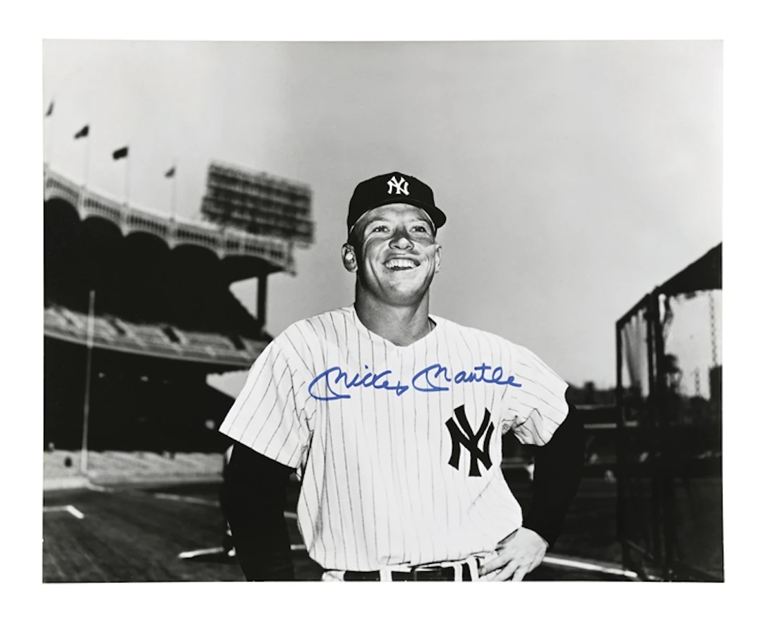MICKEY MANTLE AUTOGRAPHED 20"X16" NEW YORK YANKEES PHOTOGRAPH.