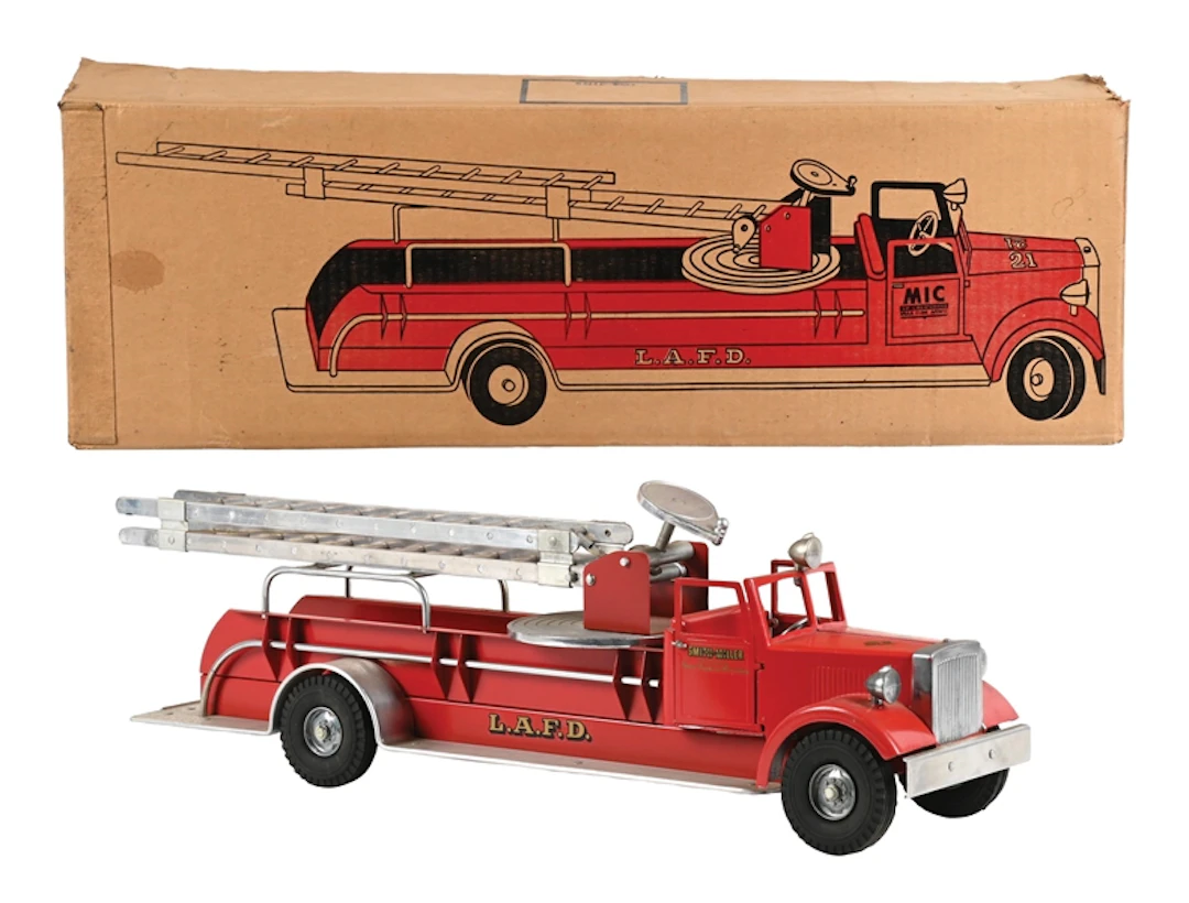 SMITH MILLER MIC #537 AERIAL LADDER FIRE TRUCK WITH BOX