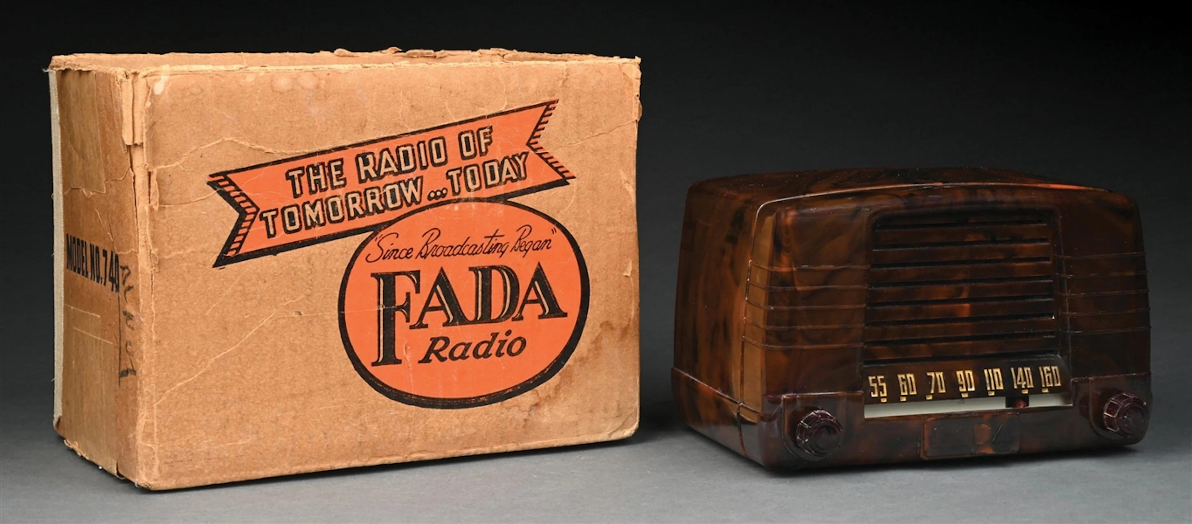 FADA 855 BROWN SWIRLED TENITE DECO RADIO WITH BOX