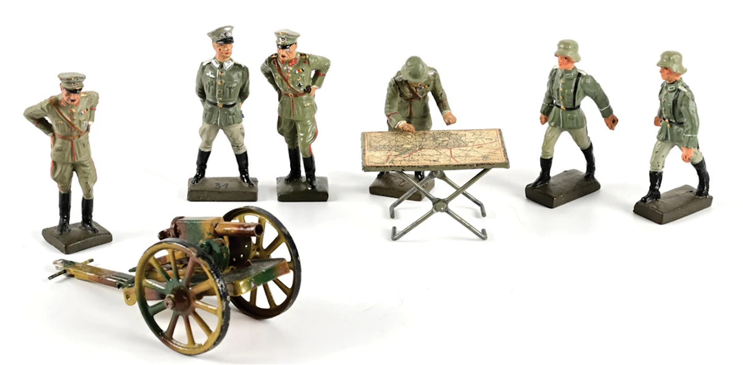LINEOL 2-MAN FIELD CANNON & OFFICERS AT MAP TABLE
