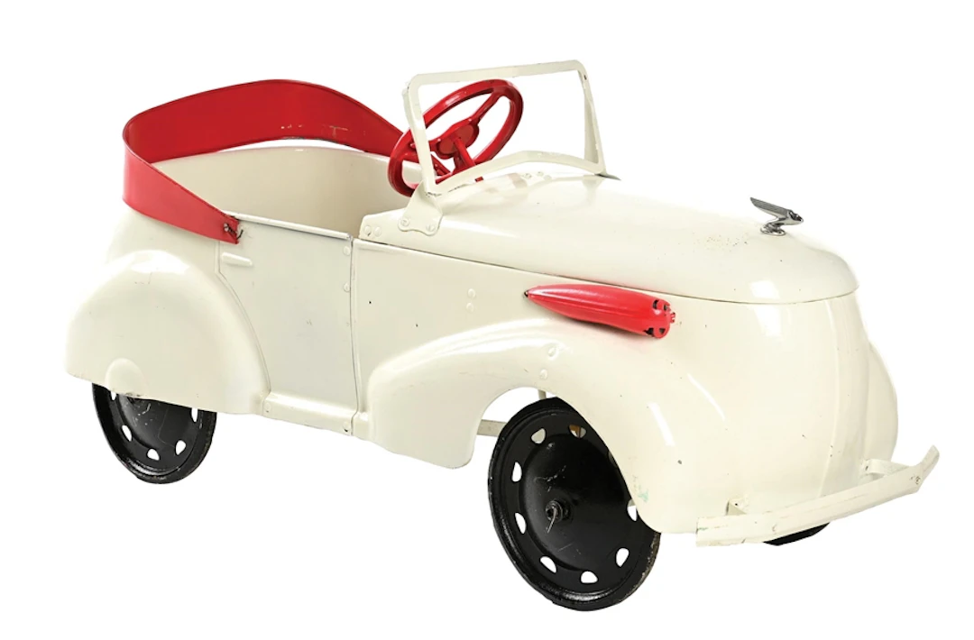 GENDRON SKIPPY PEDAL CAR