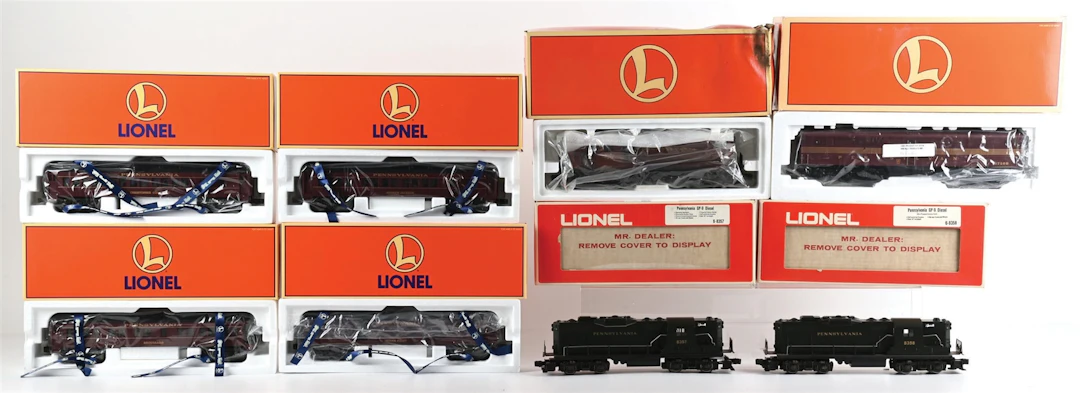 LOT OF 6: LIONEL PRR DIESEL LOCOMOTIVES AND PASSENGER CARS
