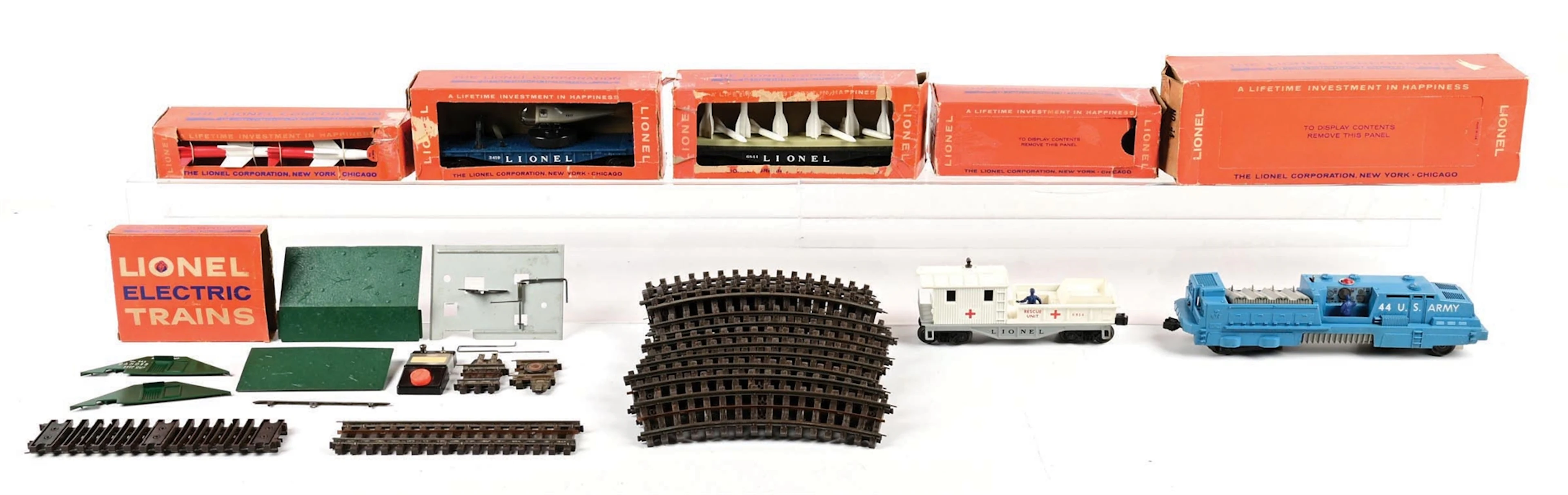 POST-WAR LIONEL O-GA. NO. 2527 MISSILE LAUNCHER SET W/ ORIGINAL BOX