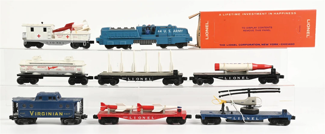 LOT OF 8: LIONEL POST-WAR O-GAUGE LOCOMOTIVE & FREIGHT CARS