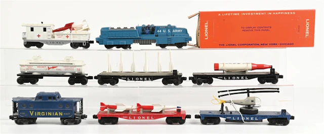 LOT OF 8: LIONEL POST-WAR O-GAUGE LOCOMOTIVE & FREIGHT CARS