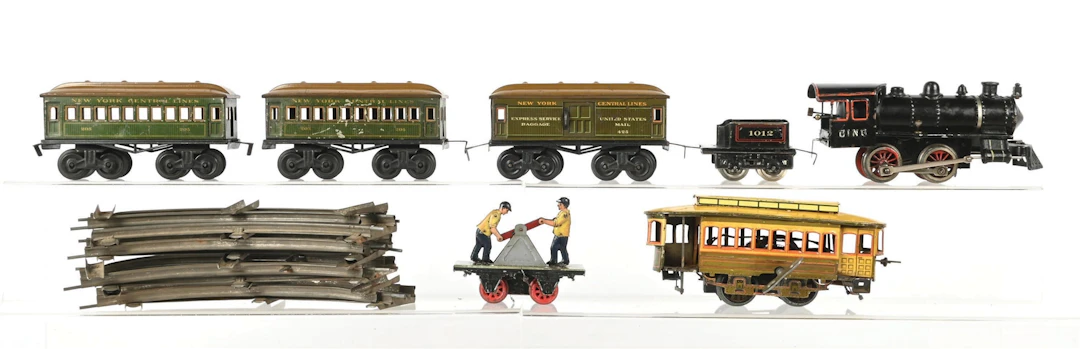 BING PREWAR O. GAUGE WINDUP STEAM LOCOMOTIVE PASSENGER SET PLUS WIND