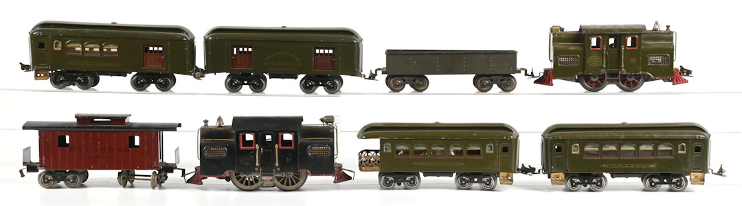 LOT OF 8: ASSORTMENT OF LIONEL STD-GA. LOCOS, PASSENGER & FREIGHT CARS