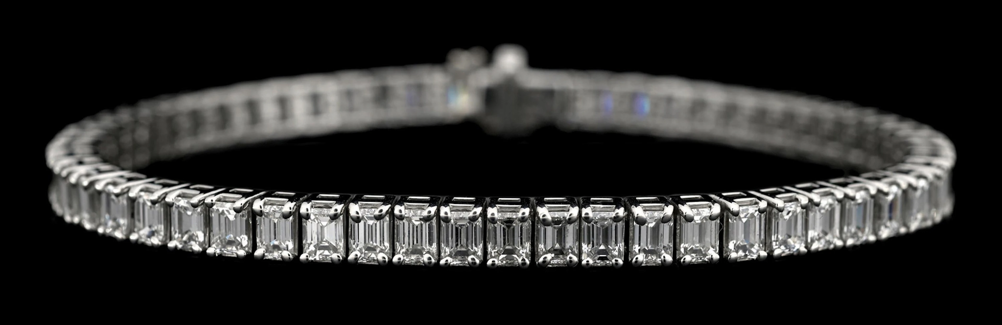 PLATINUM EMERALD CUT DIAMOND BRACELET, 10.84CT TW