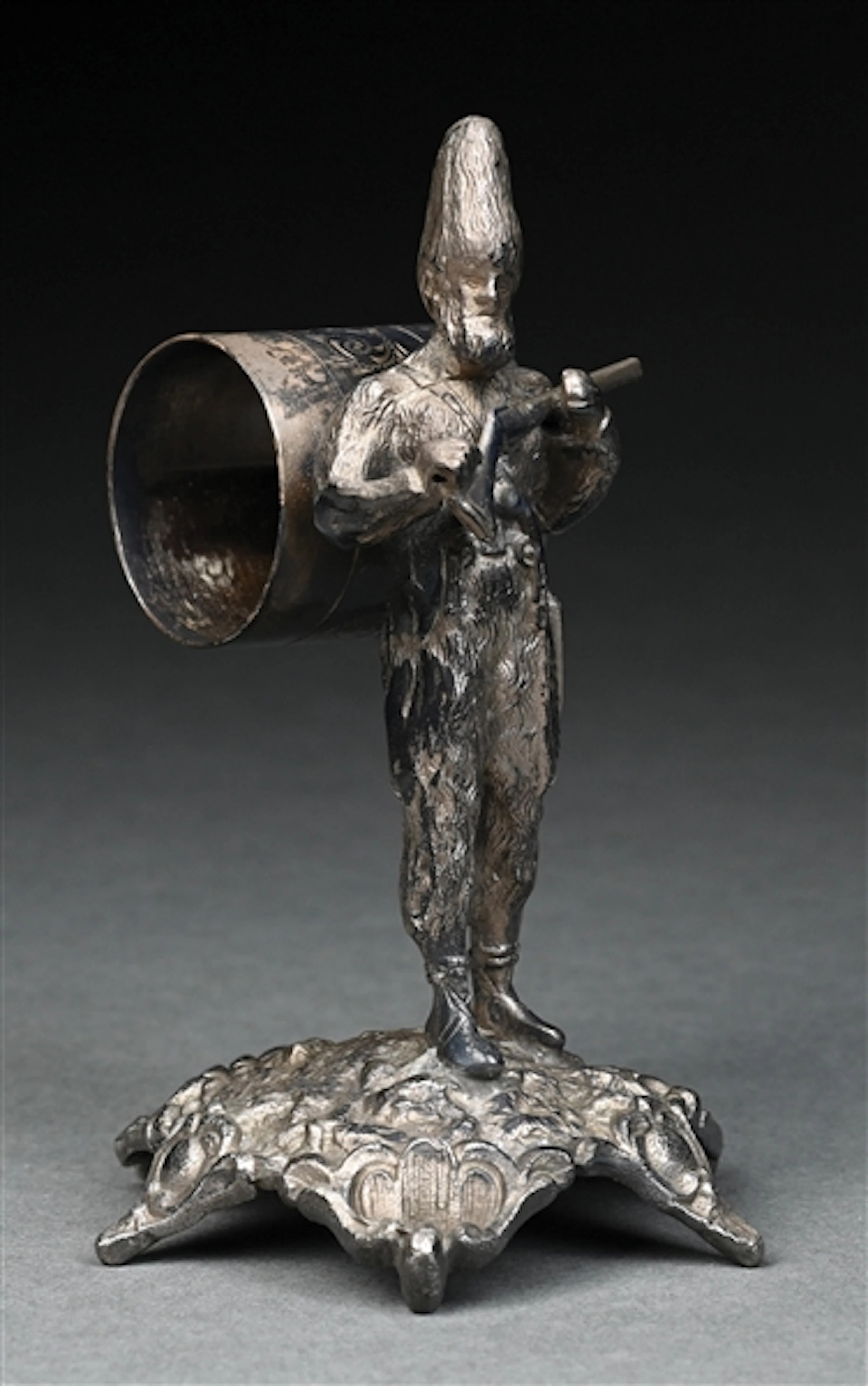 LARGE FIGURAL NAPKIN RING