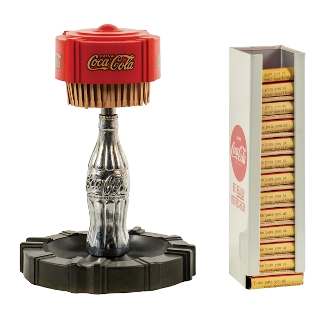 A PAIR OF COCA- COLA COLLECTABLES: MATCH-PULL ASHTRAY AND MATCHBOOK HOLDER