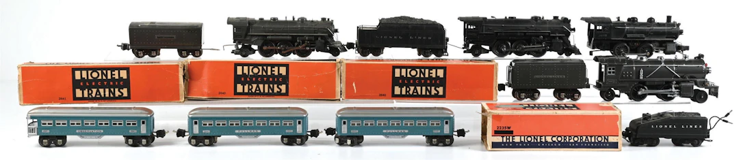 LOT OF 11: GROUPING OF LIONEL PRE-WAR & POST-WAR LOCOMOTIVES & PASSENGER CARS