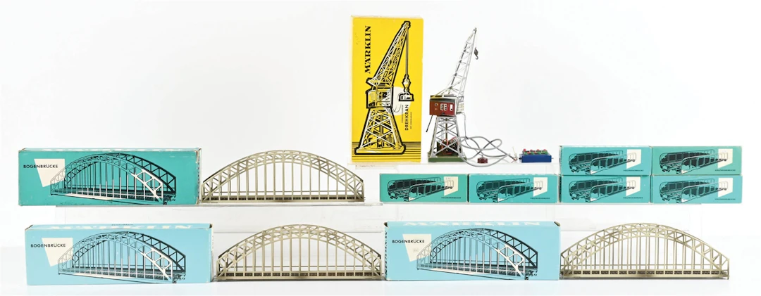 LOT OF 4: BOXED MARKLIN HO-GA. TRAIN BRIDGES AND CRANE #7051