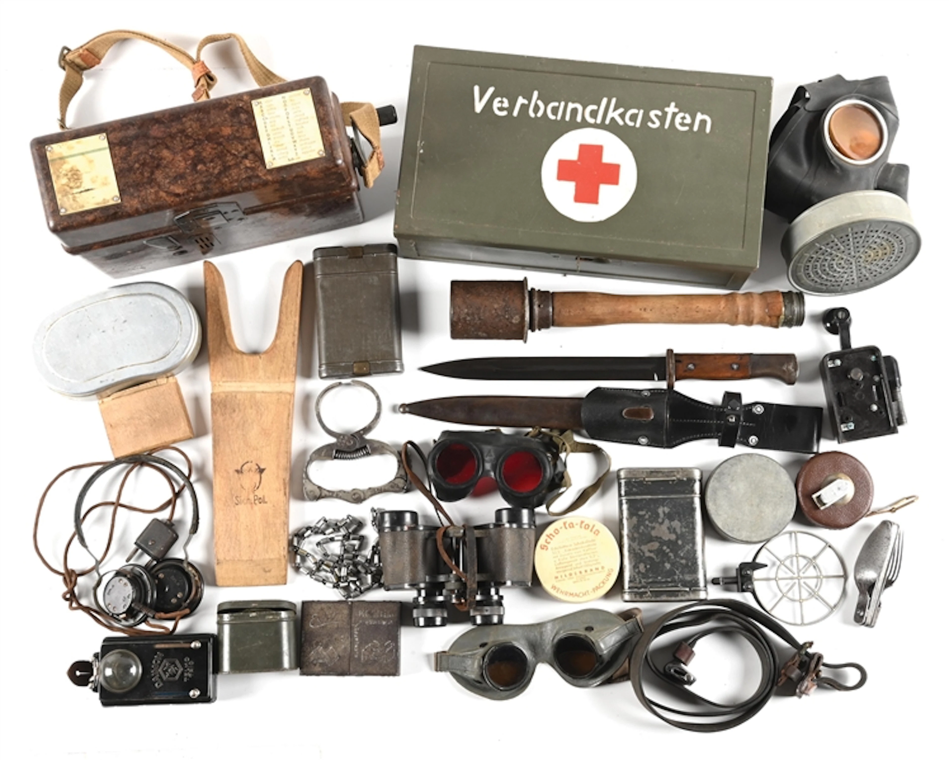 LOT OF GERMAN WWII MISCELLANEOUS FIELD GEAR.
