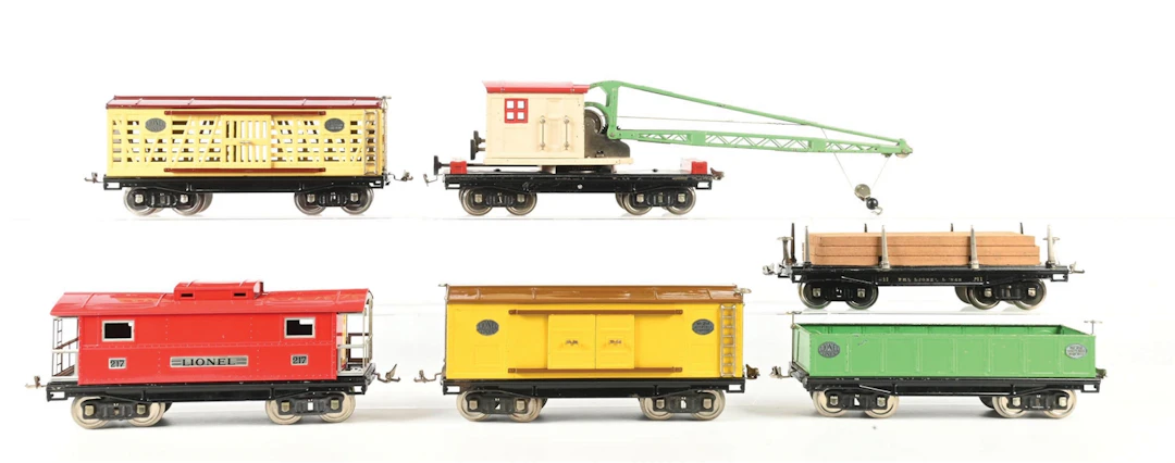 LOT OF 6: ASSORTED LIONEL PREWAR STANDARD GAUGE FREIGHT CARS