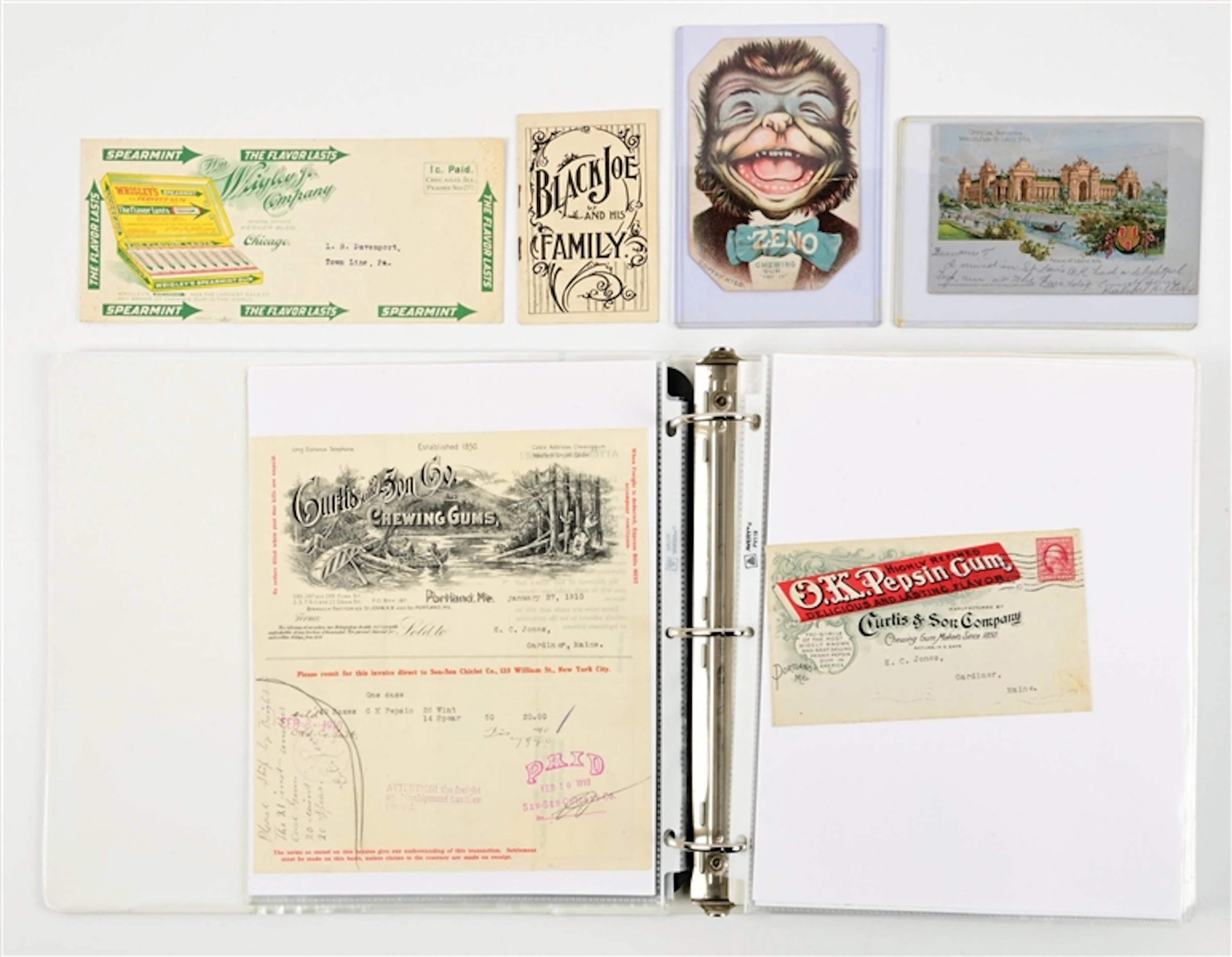 3-RING BINDER OF CHEWING GUM MEMORABILIA