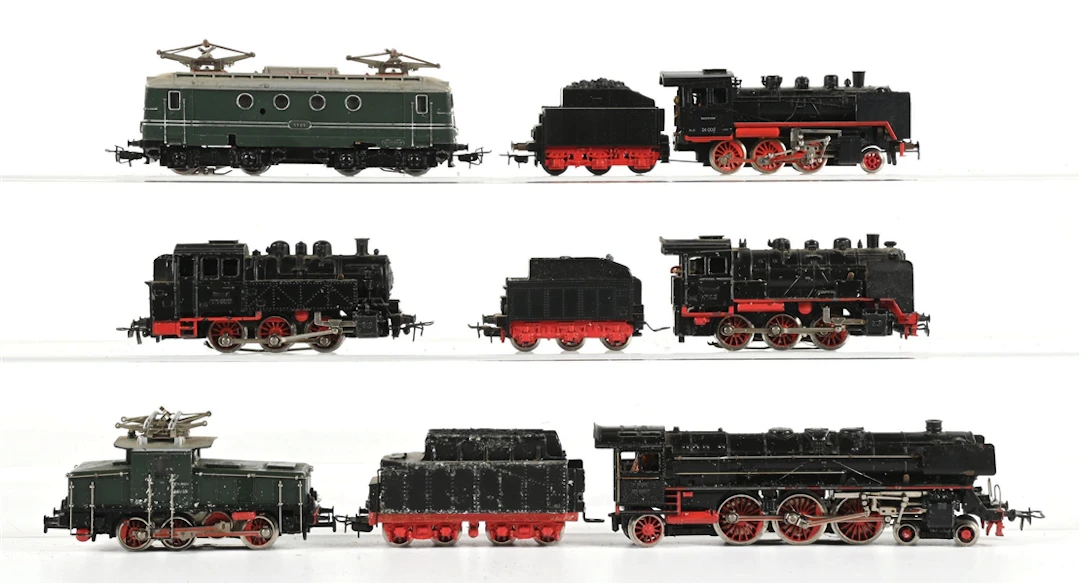LOT OF 6: GERMAN MARKLIN HO STEAM AND ELECTRIC LOCOMOTIVES