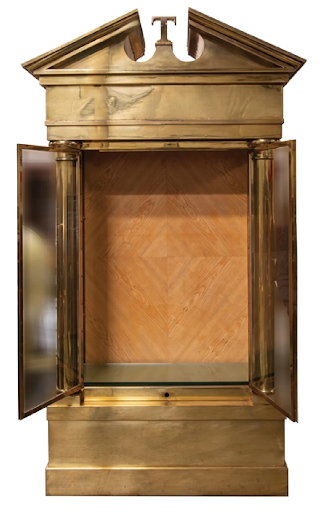 COLLECTION OF 2 GOLD BRASS TRUMP GLASS CABINET & TRUMP MANNEQUIN