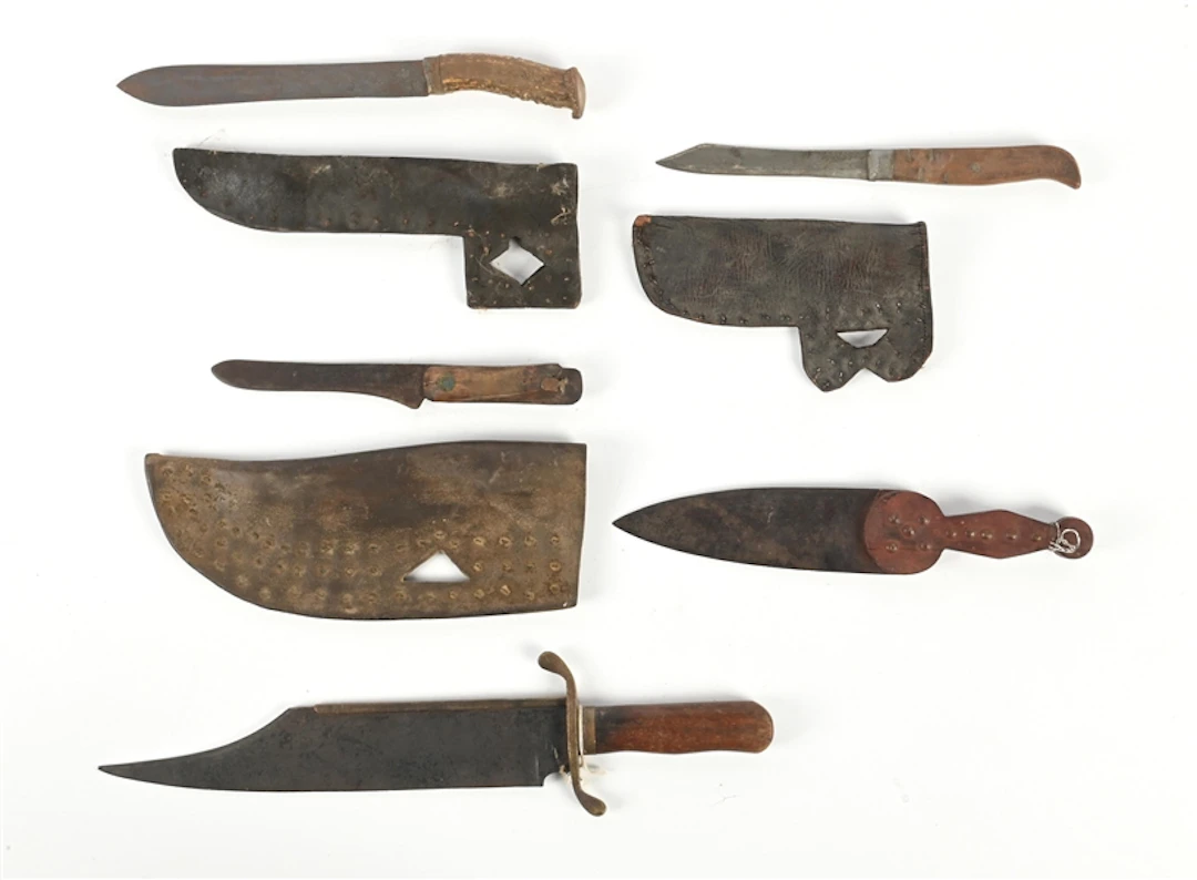 LOT OF 5: KNIVES & SHEATHS
