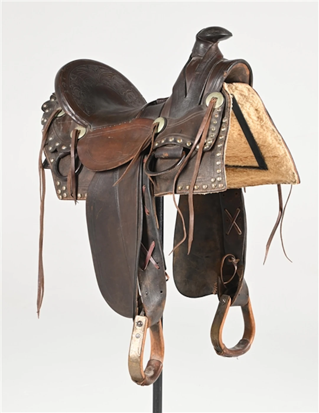 BROWN FLORAL CARVED WESTERN SADDLE