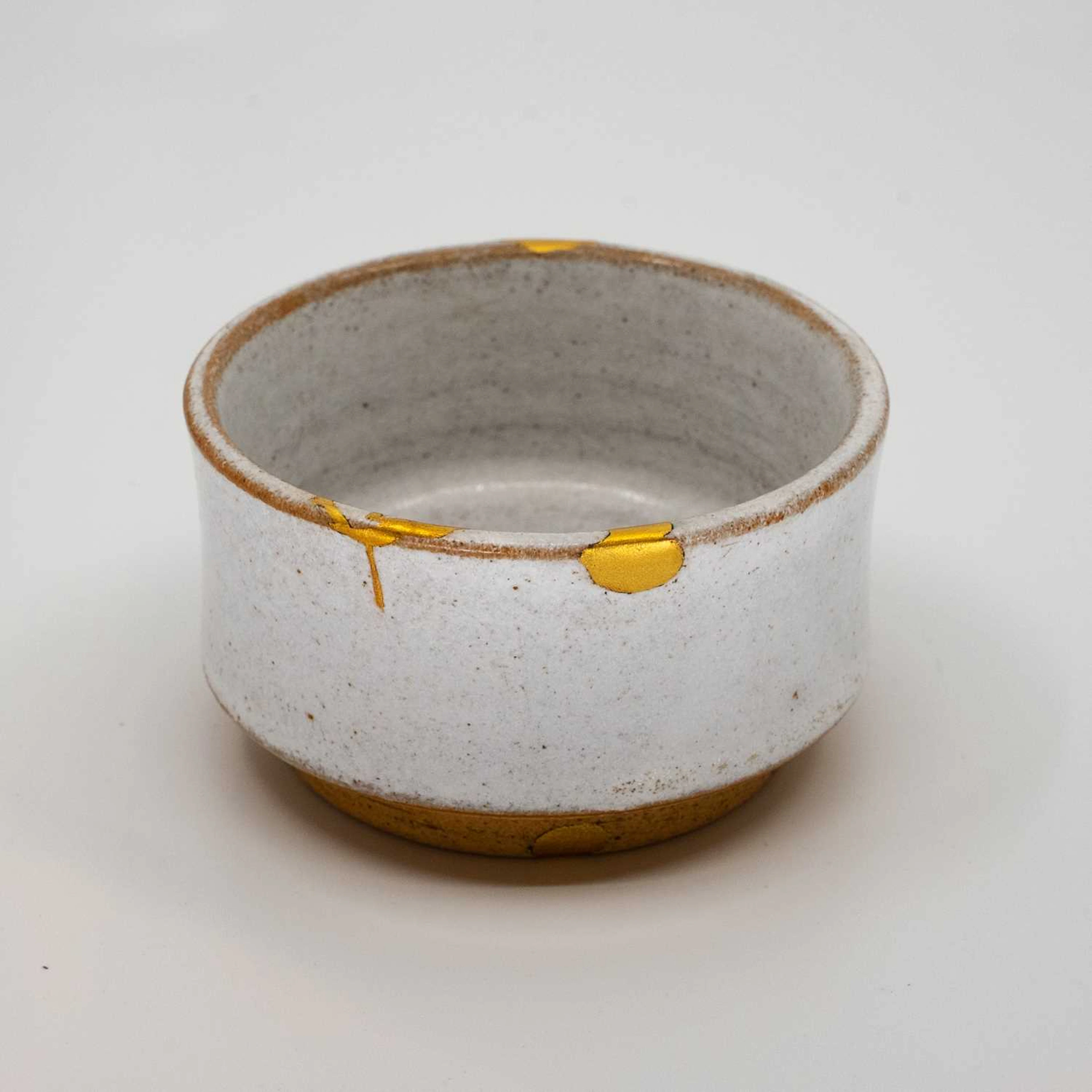 Hide: Small bowl by Nôm, Before registering to bid, please make sure