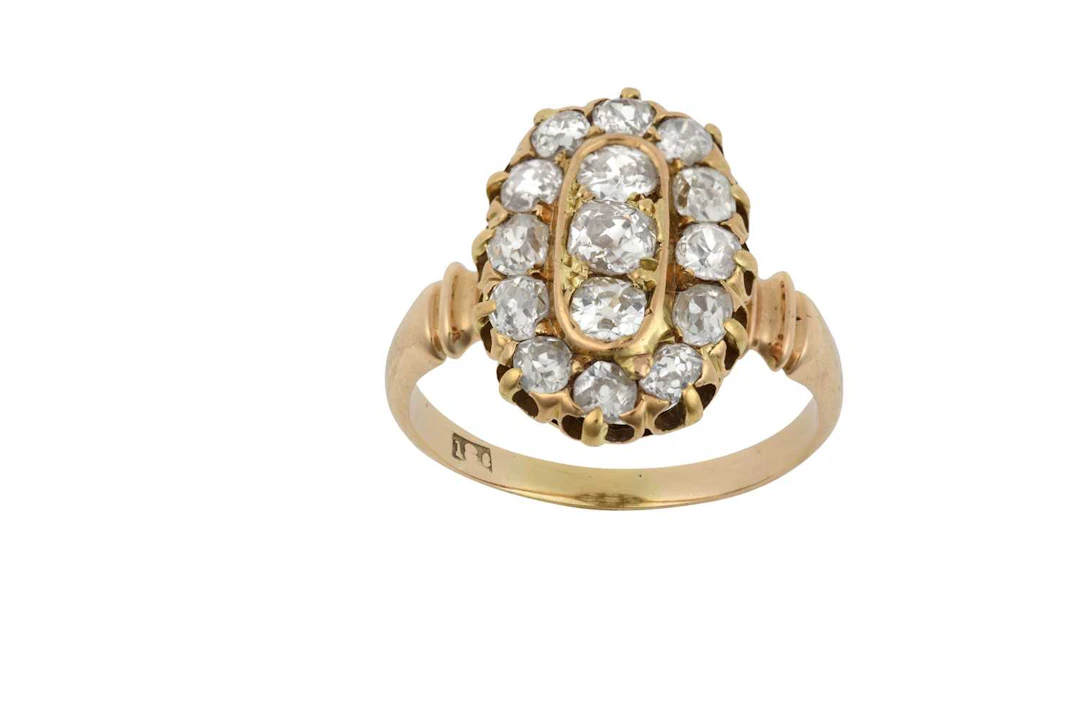 A Diamond Cluster Ring
