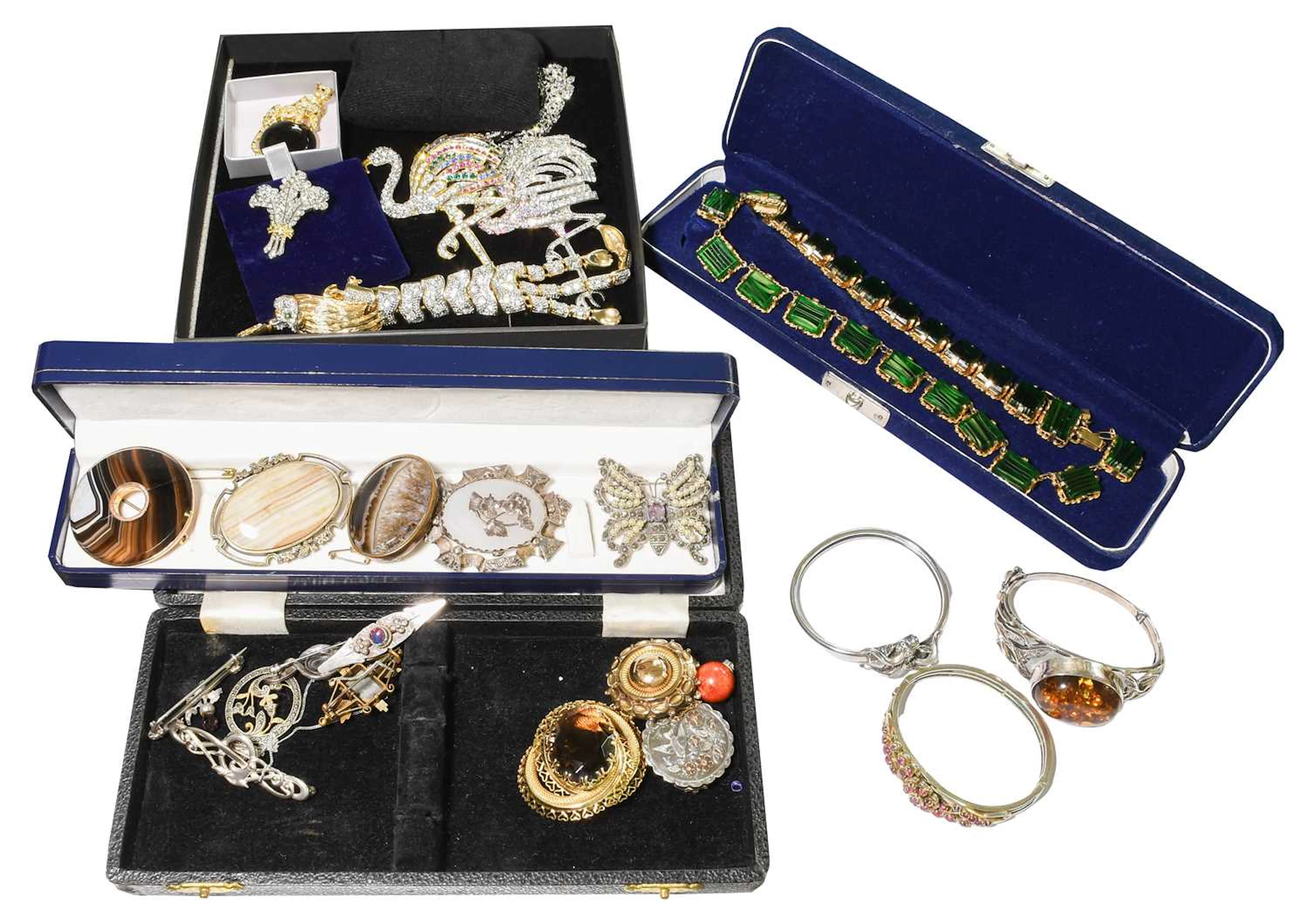 A Quantity of Jewellery and Costume Jewellery