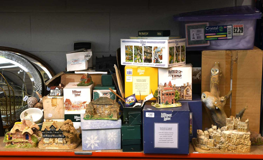 Lilliput Lane: A Collection of Boxed and Unboxed Models