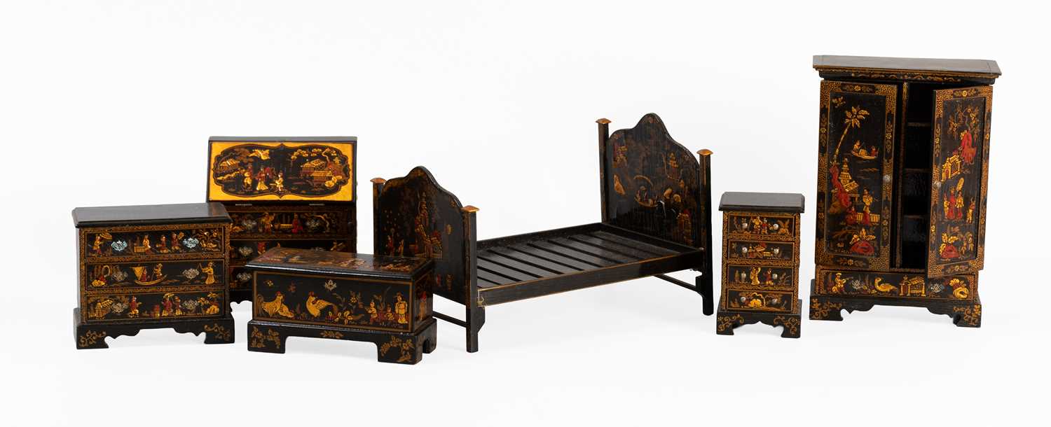 Circa 1990s Judith Dunger Chinoiserie Dolls House Bedroom Suite