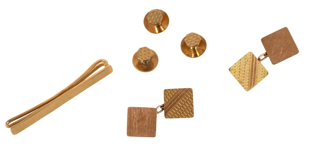 A Small Quantity of 9 Carat Gold Jewellery