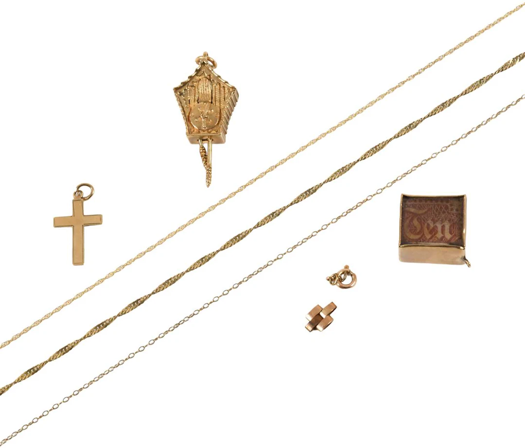 A Small Quantity of Jewellery