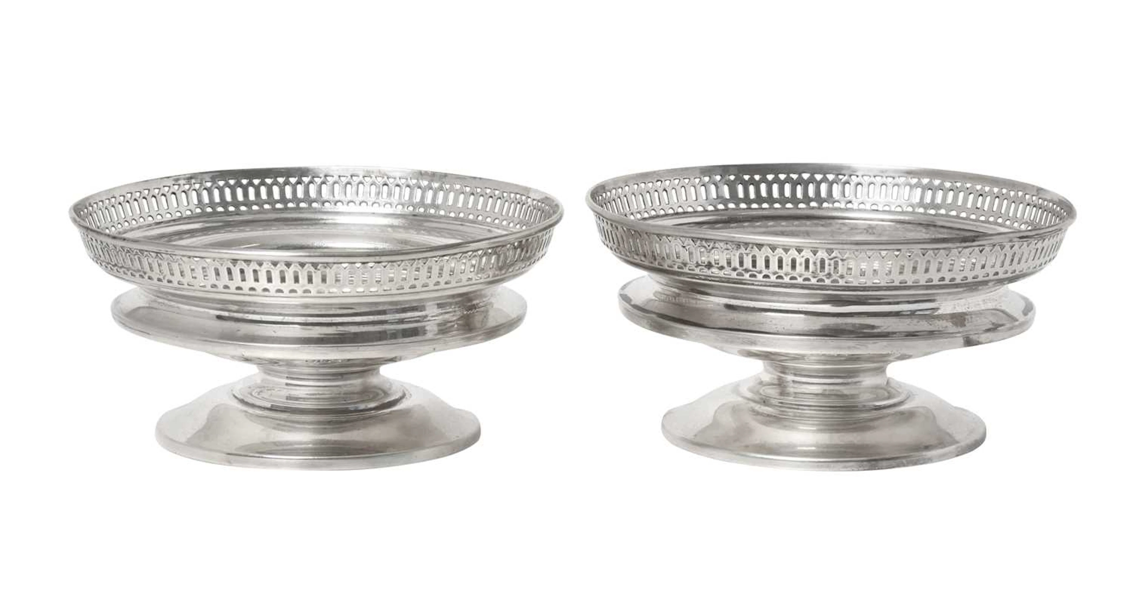 A Pair of George V Silver Bowls by Walker and Hall, Sheffield, 1915