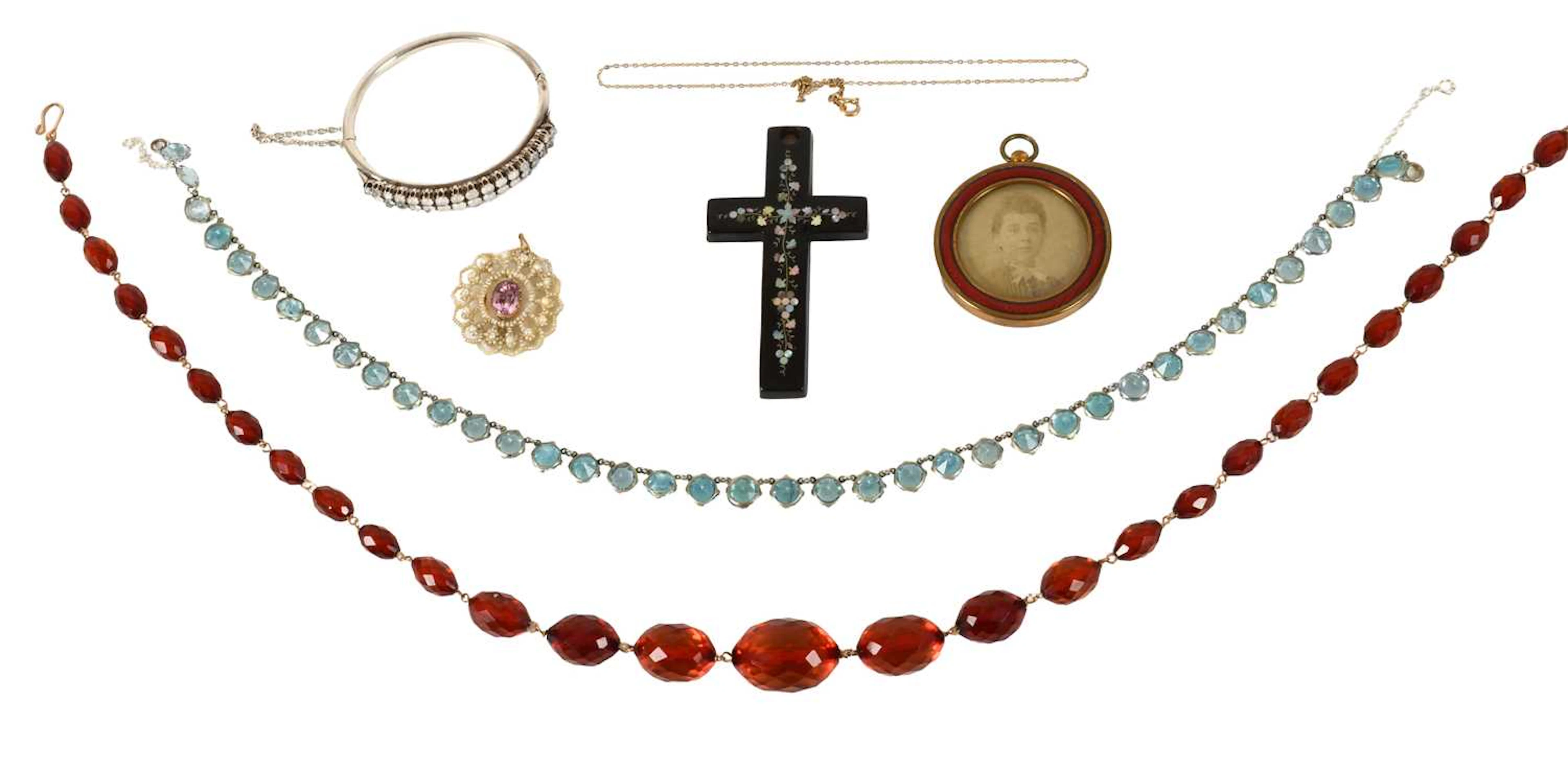 A Small Quantity of Jewellery